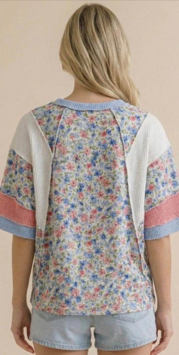 SHORT SLEEVE COLOR BLOCK FLORAL KNIT TOP