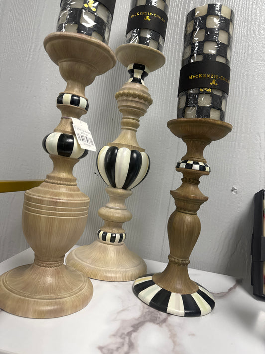 Courtly pillar candleholders set
