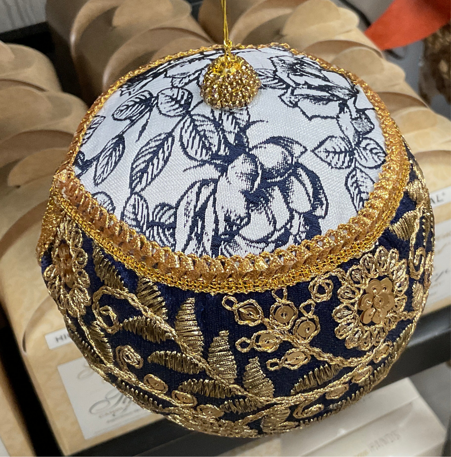5" CHINOSERIE W/JEWEL BALL ORNAMENT