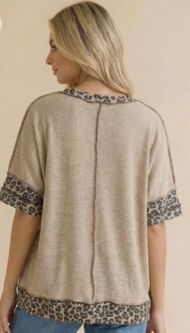 LEOPARD THERMAL COLOR BLOCK
REVERSE SEAM TOP