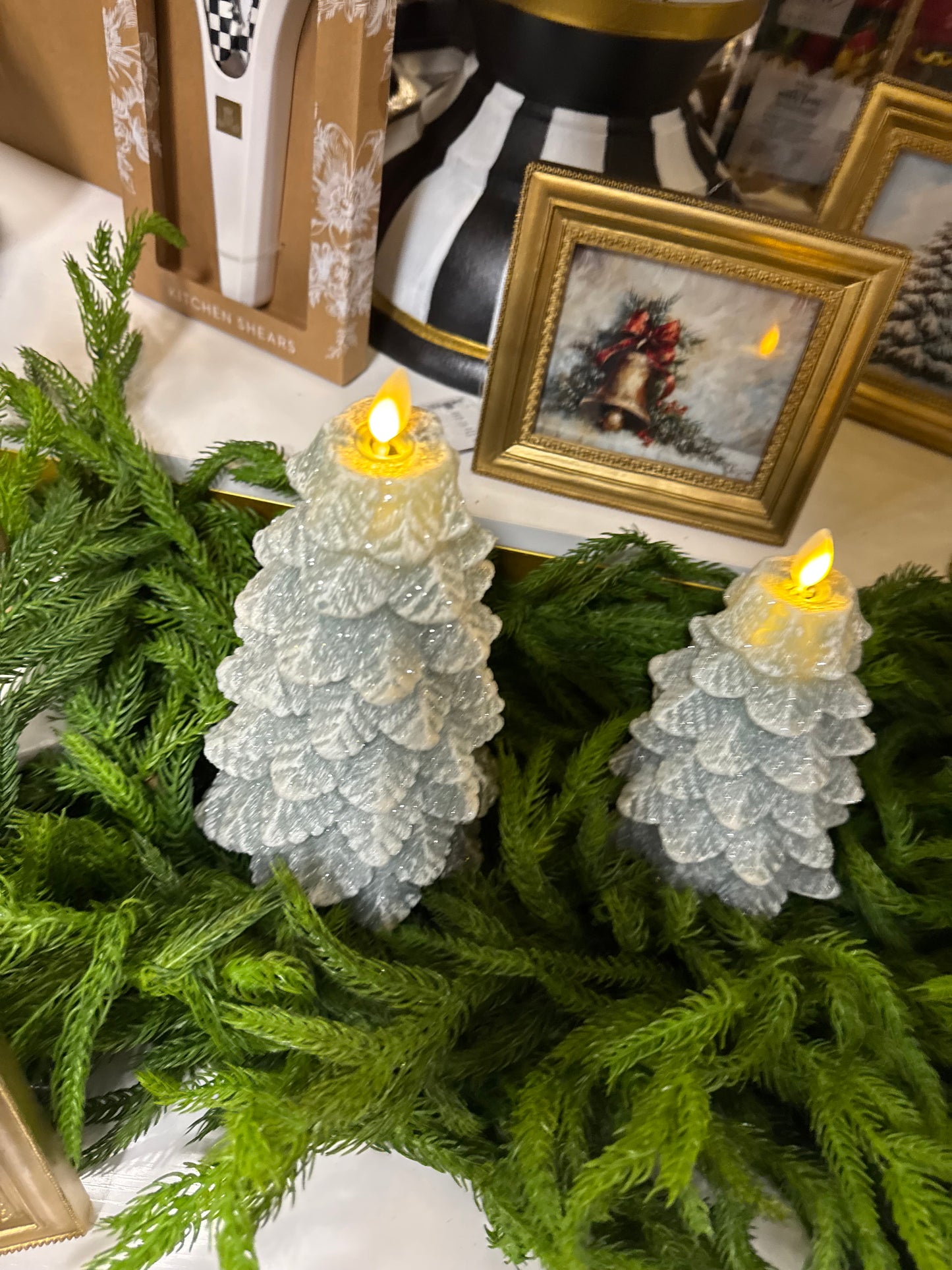 Green wax snowy tree luminara