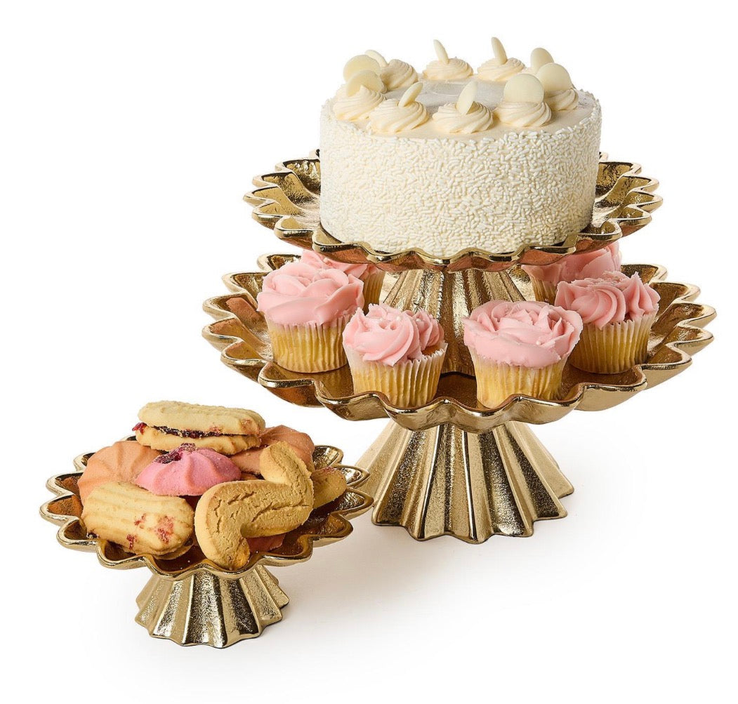 Scalloped Edge Gold Cake Stands