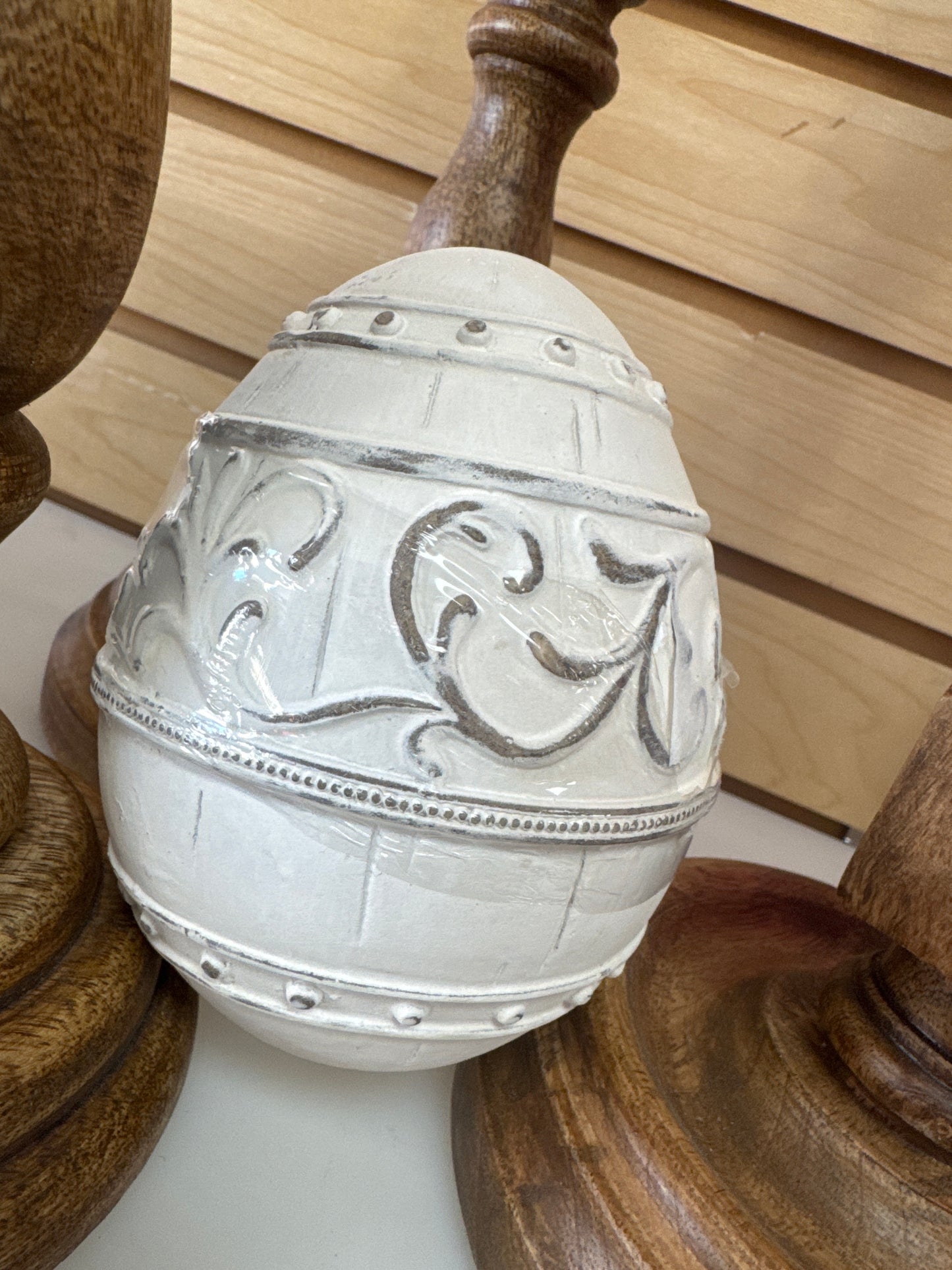 RESIN 'WOOD CARVED' EASTER EGG 5" 3AS