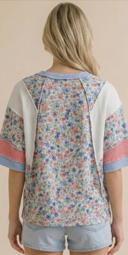 SHORT SLEEVE COLOR BLOCK FLORAL KNIT TOP