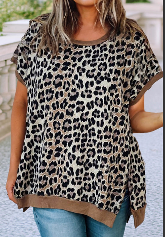 Leopard contrast trim short sleeve loose plus size top