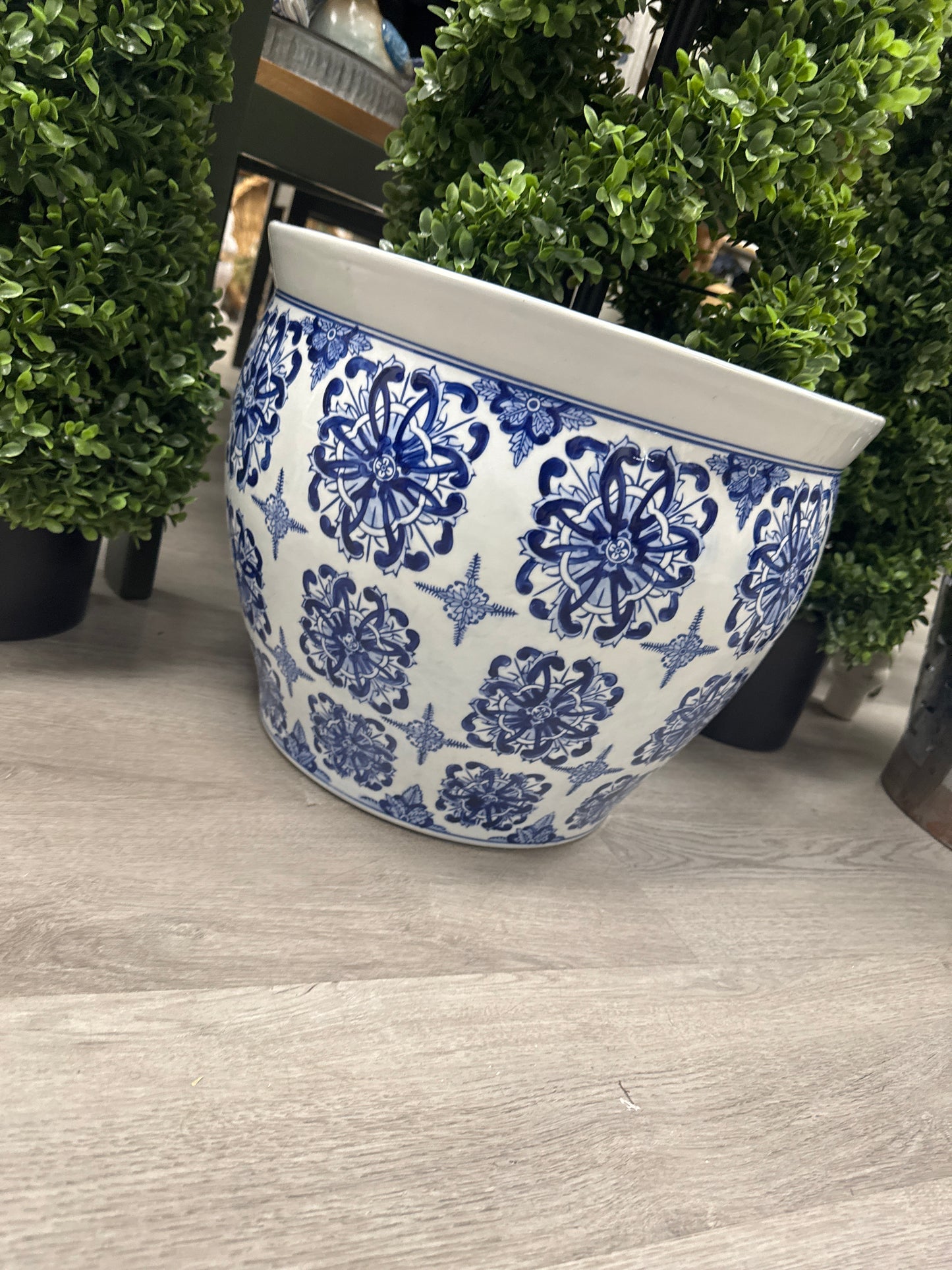 12.75” blue/white chinoiserie pot