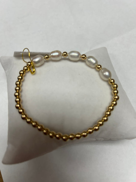 Gold and Freshwater Pearls Pattern Bracelet