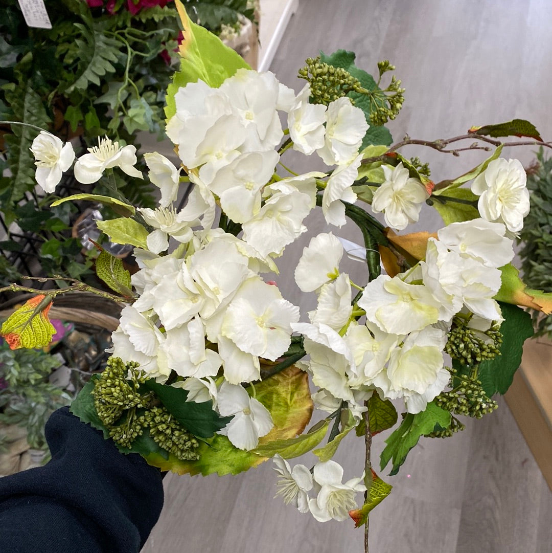 White hydrangea candle ring