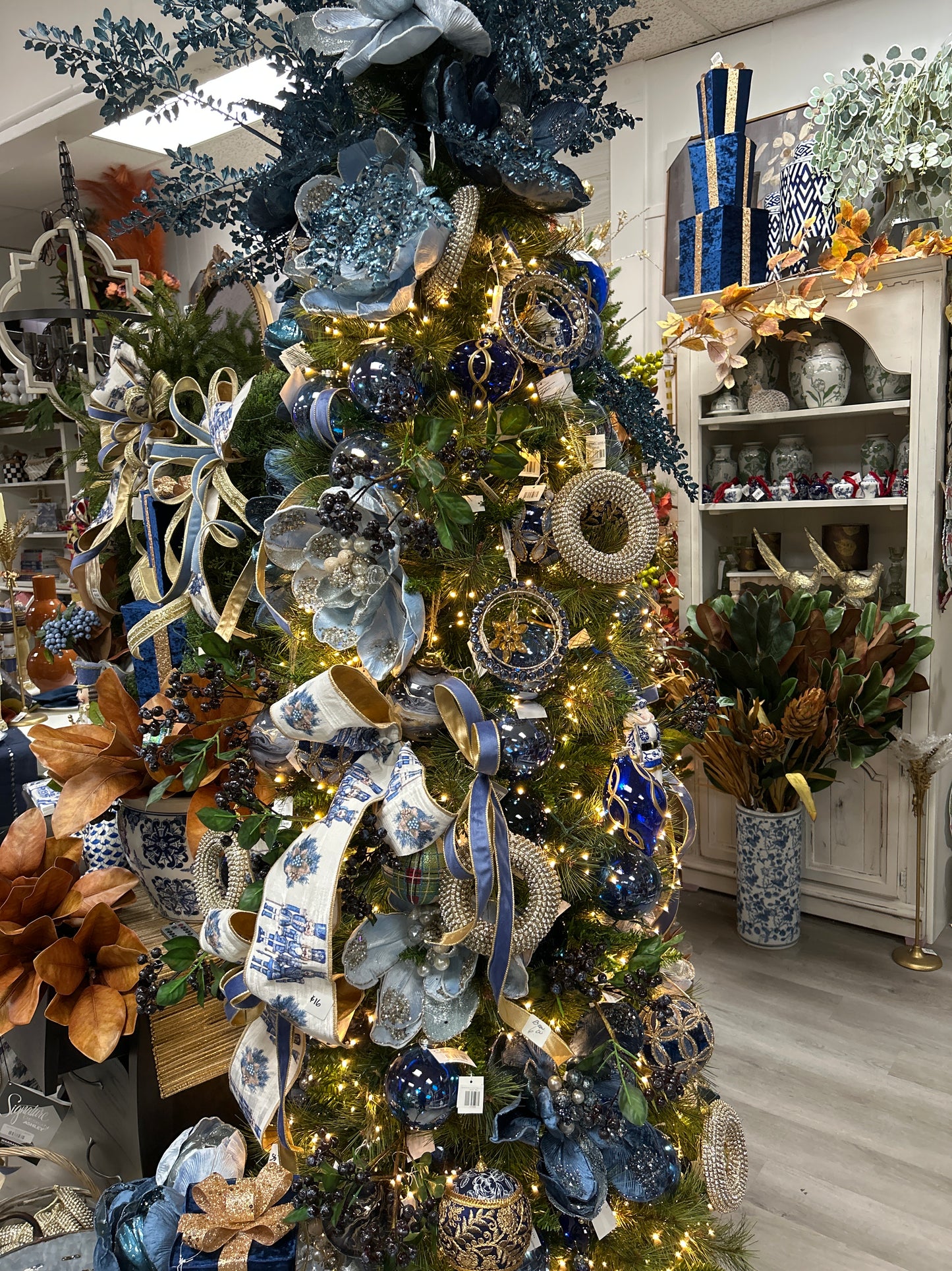 Ollny Cluster Christmas Lights as seen on our tree