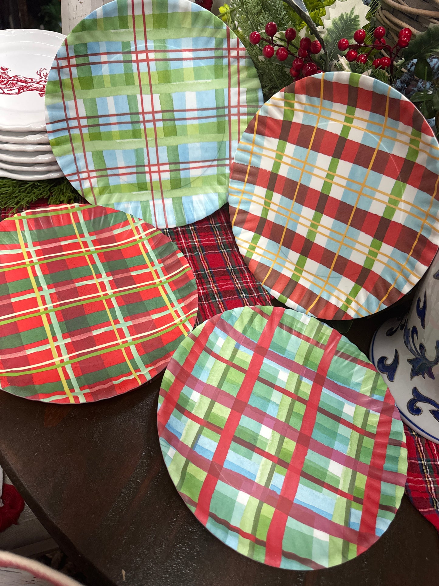 Plaid paper plates set of 4