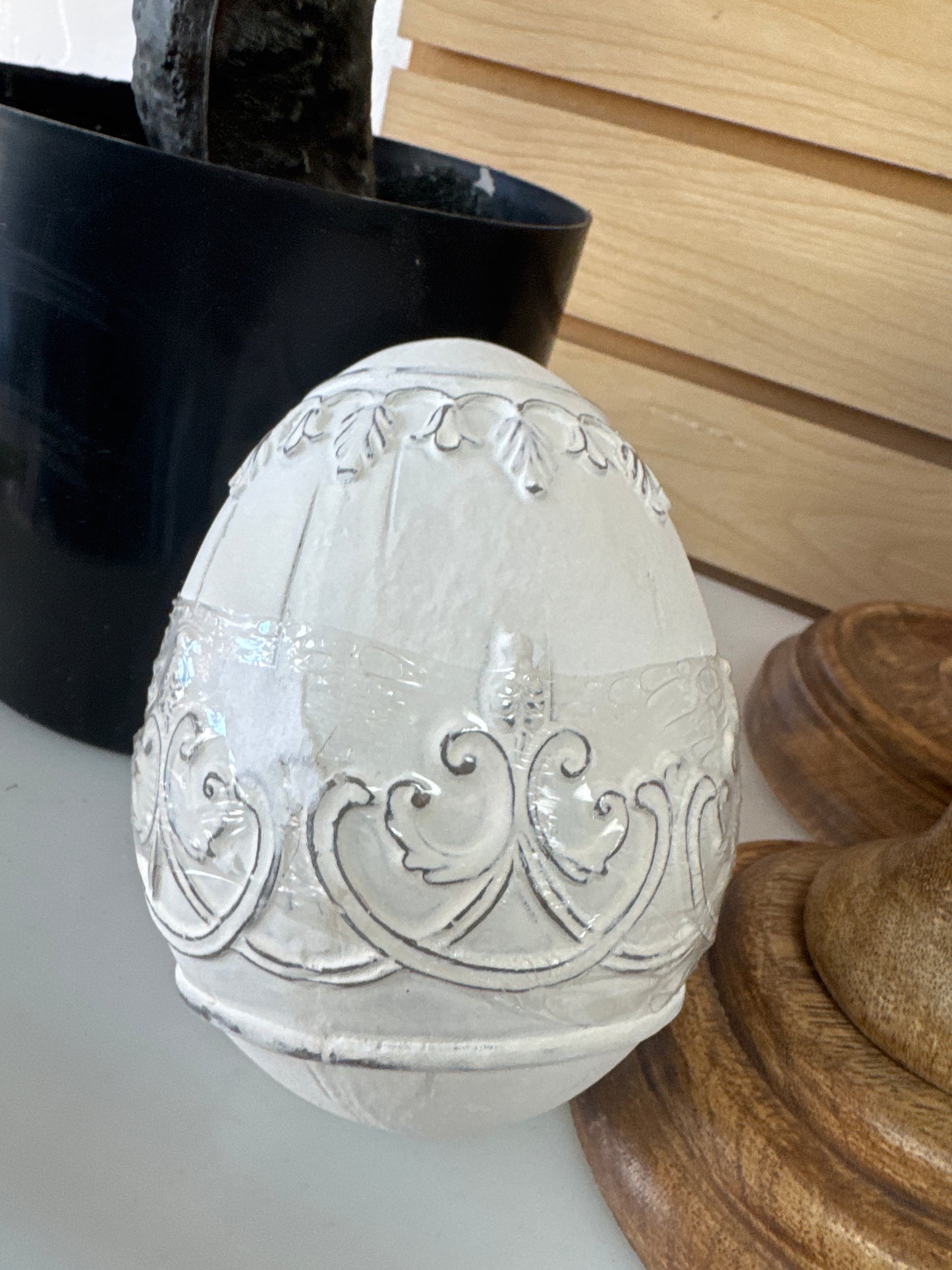 RESIN 'WOOD CARVED' EASTER EGG 5" 3AS