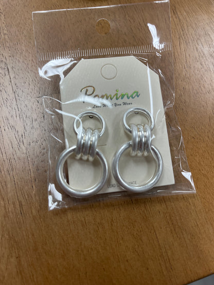 Open double ring stud earring