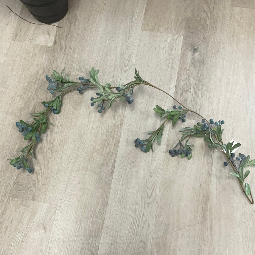 Small berry leaf garland