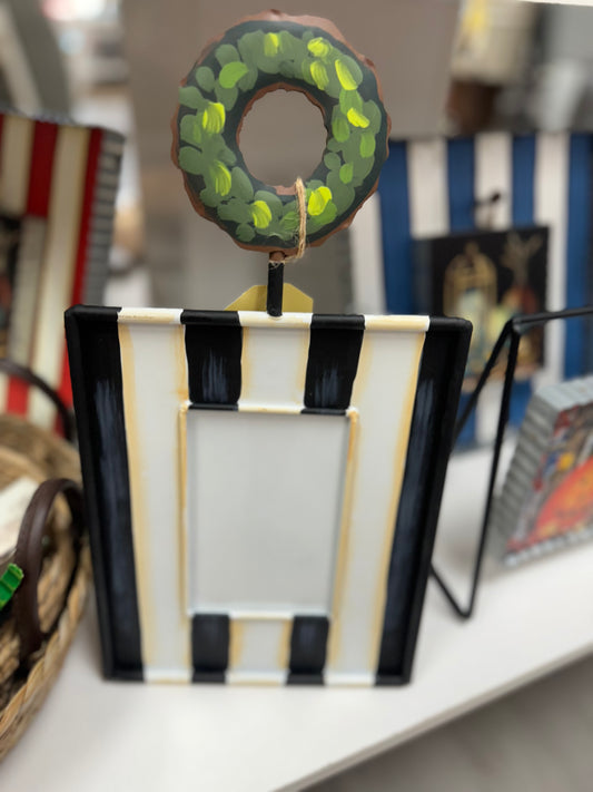 Frame finial holder