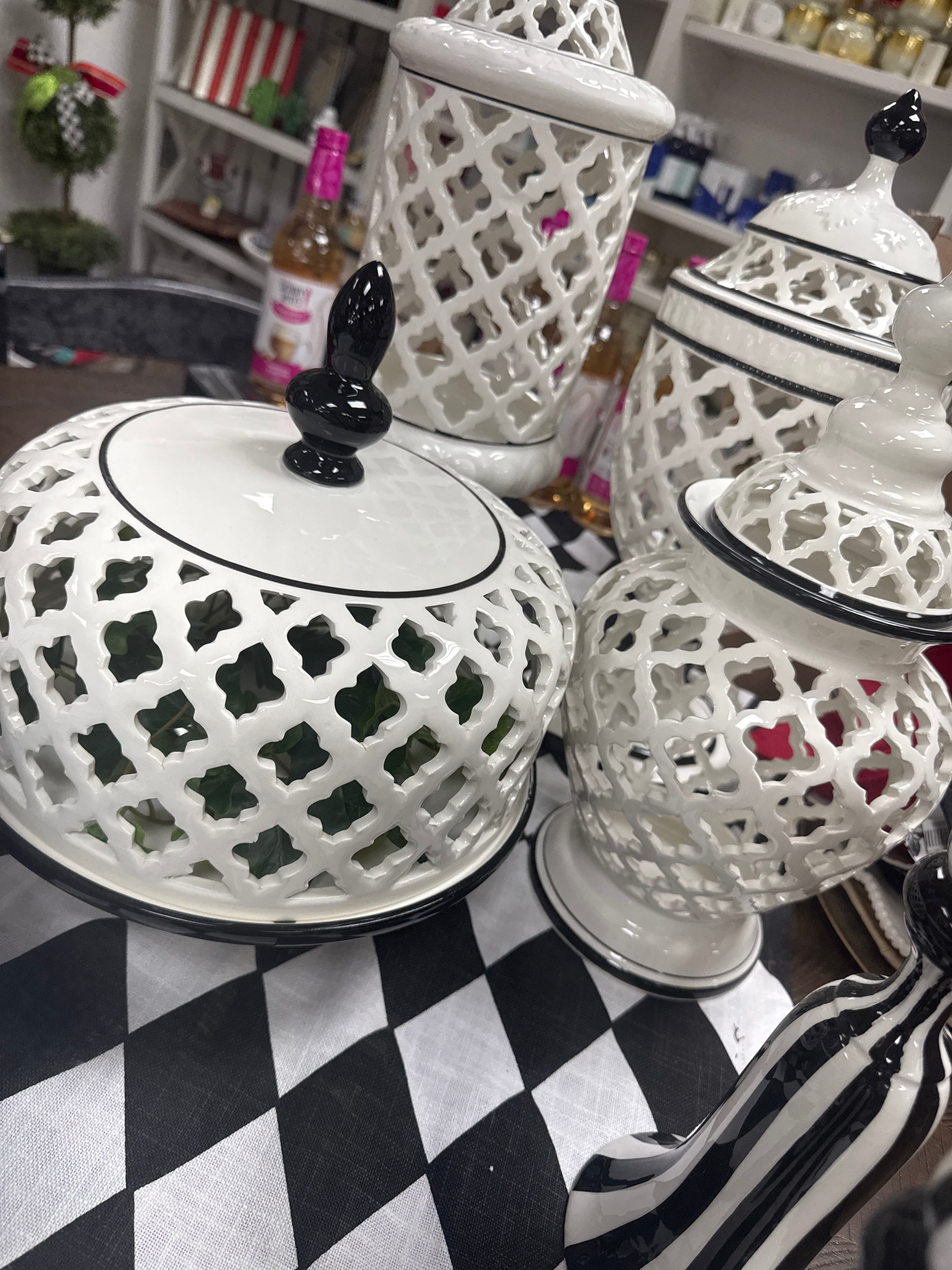 White Ceramic Lattice Ginger Jar – marketonmainnc