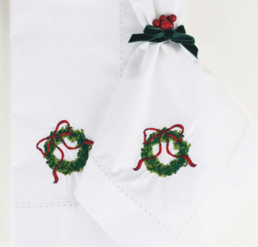 Wreath Embroidered Dinner Napkins