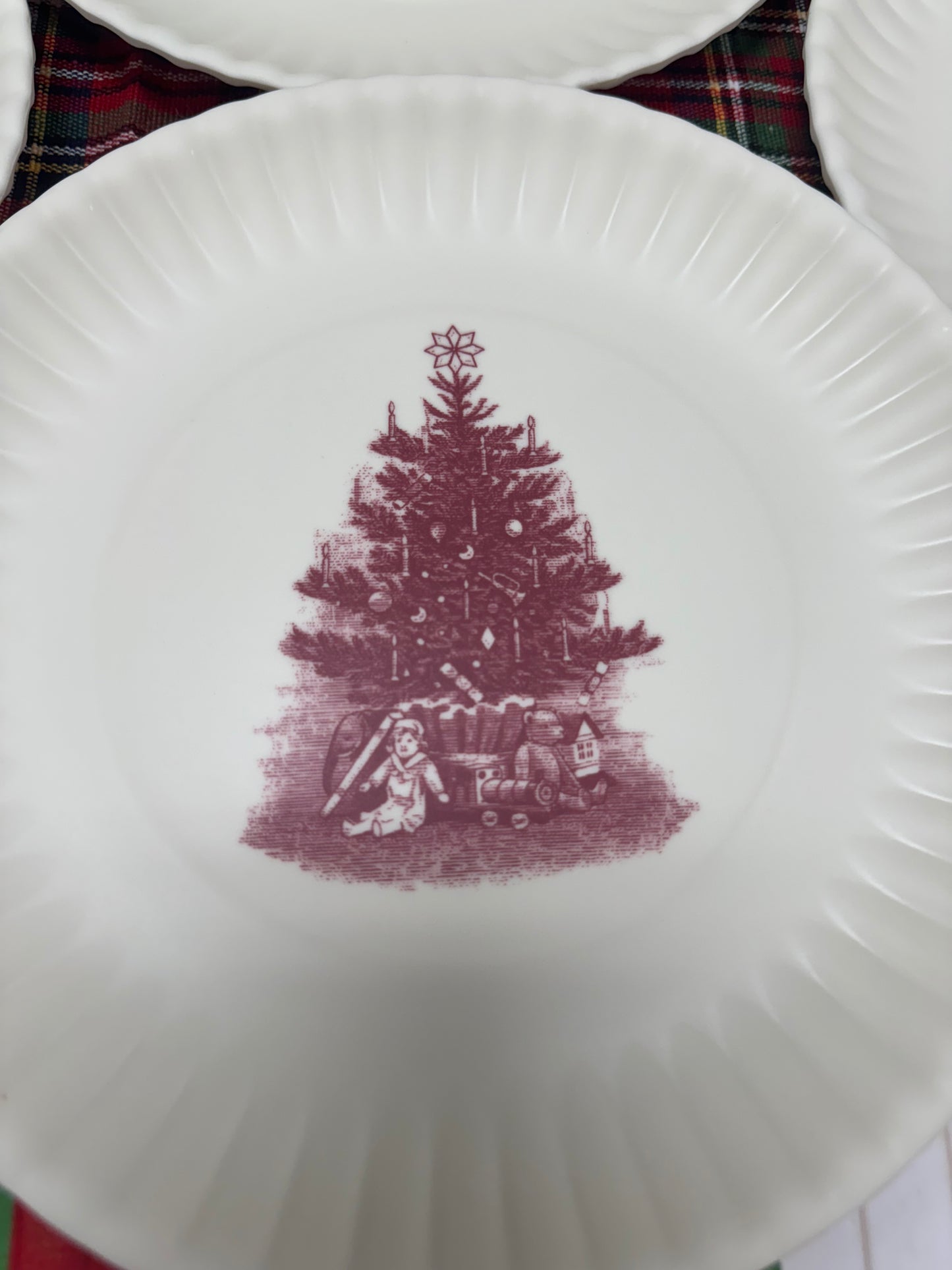 Yuletide melamine paper plate set of 4