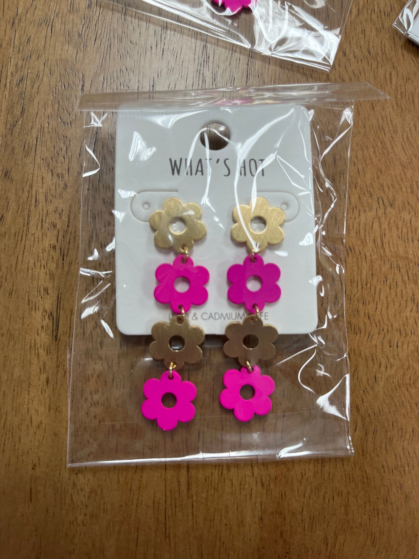 MATTE GOLD COLOR COATED METAL FLOWER EARRINGS