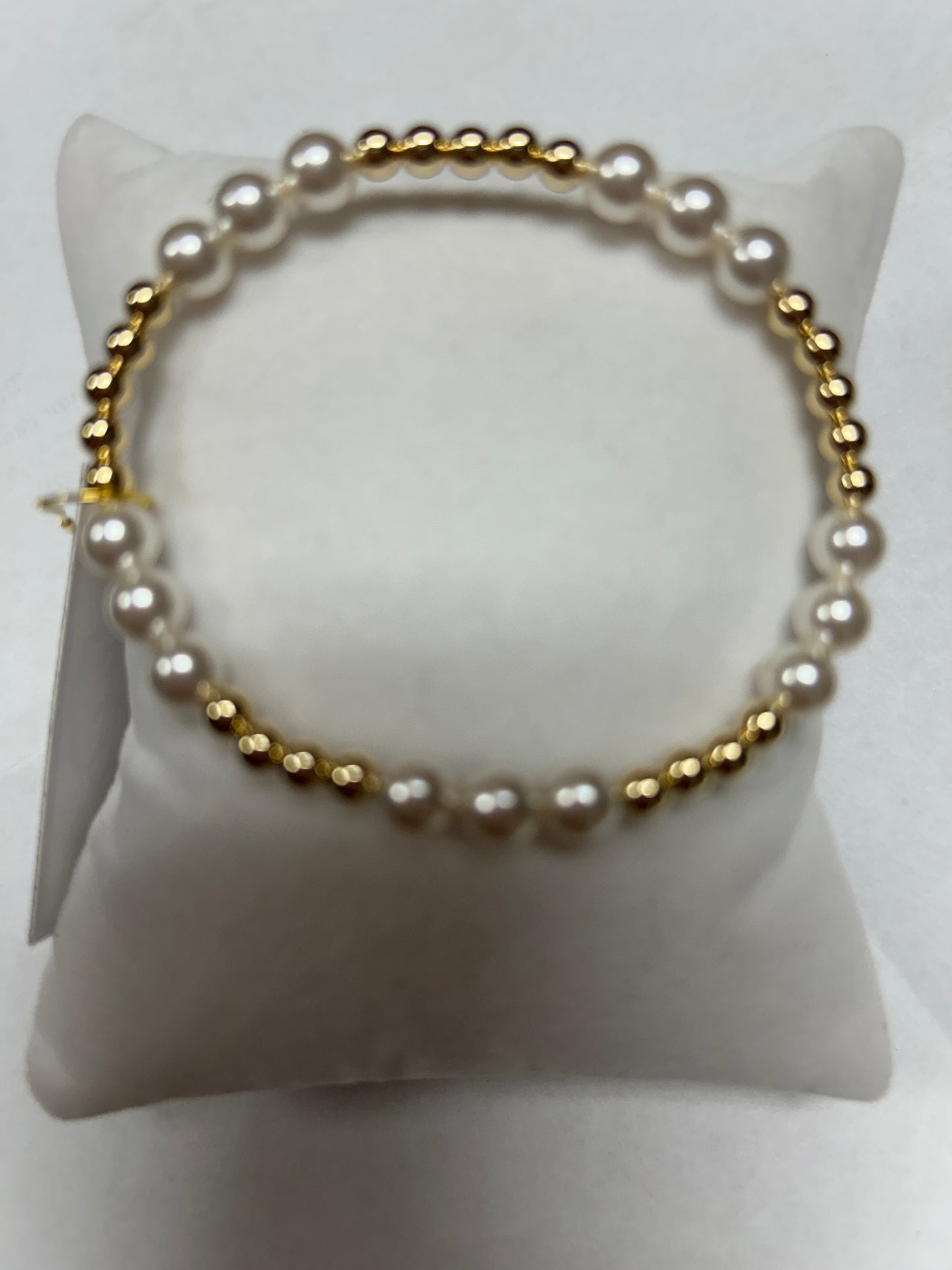 4 6mm Gold & 3 6mm Pearl Pattern Bracelet