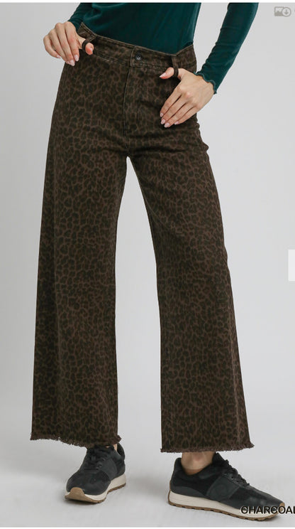Leopard print wide leg jeans with raw hem