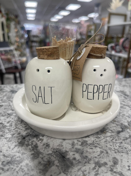 Bistro salt and pepper toothpick