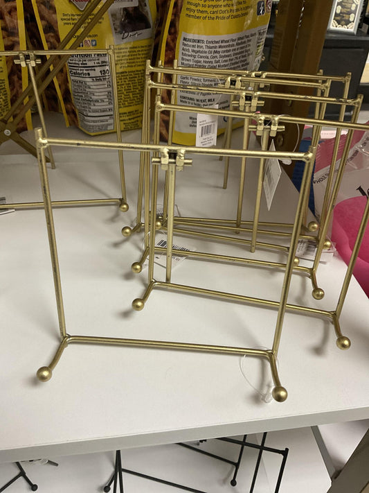 gold easel square