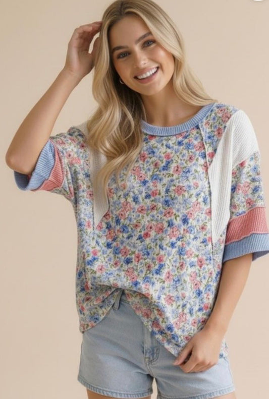 SHORT SLEEVE COLOR BLOCK FLORAL KNIT TOP