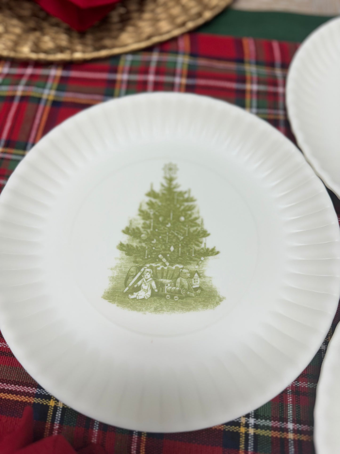 Yuletide melamine paper plate set of 4