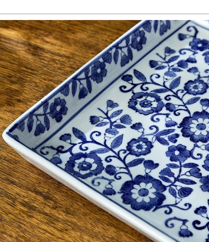 CHINOISERIE HAND-PAINTED BLUE AND WHITE FLORAL TRAY