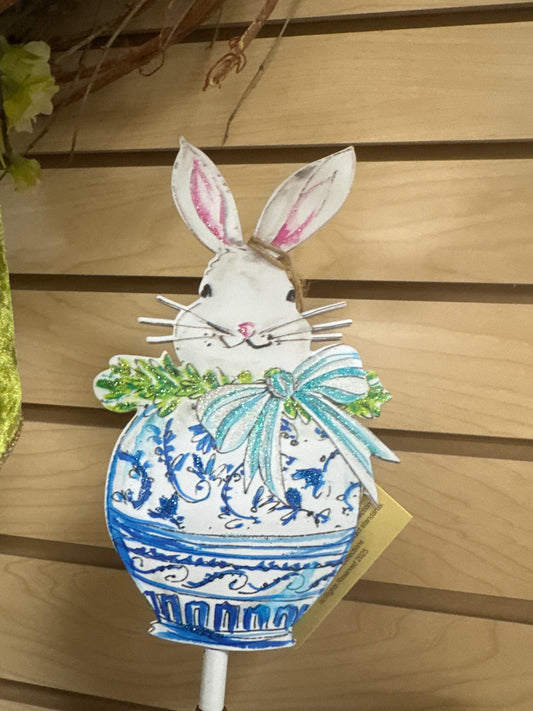 Chinoiserie bunny finial