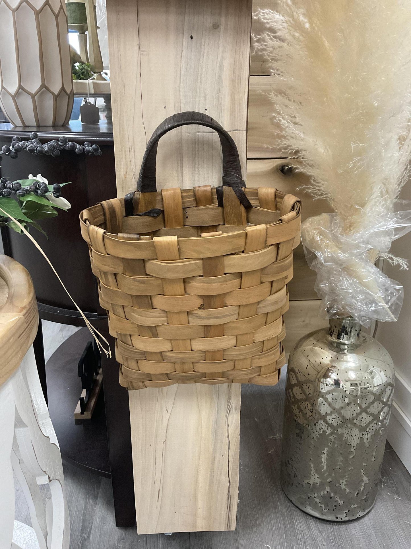 Hanging wood chip basket