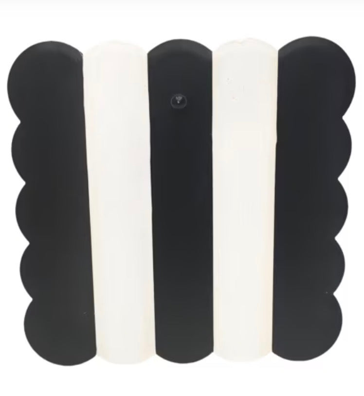 Black and cream, scallop display board