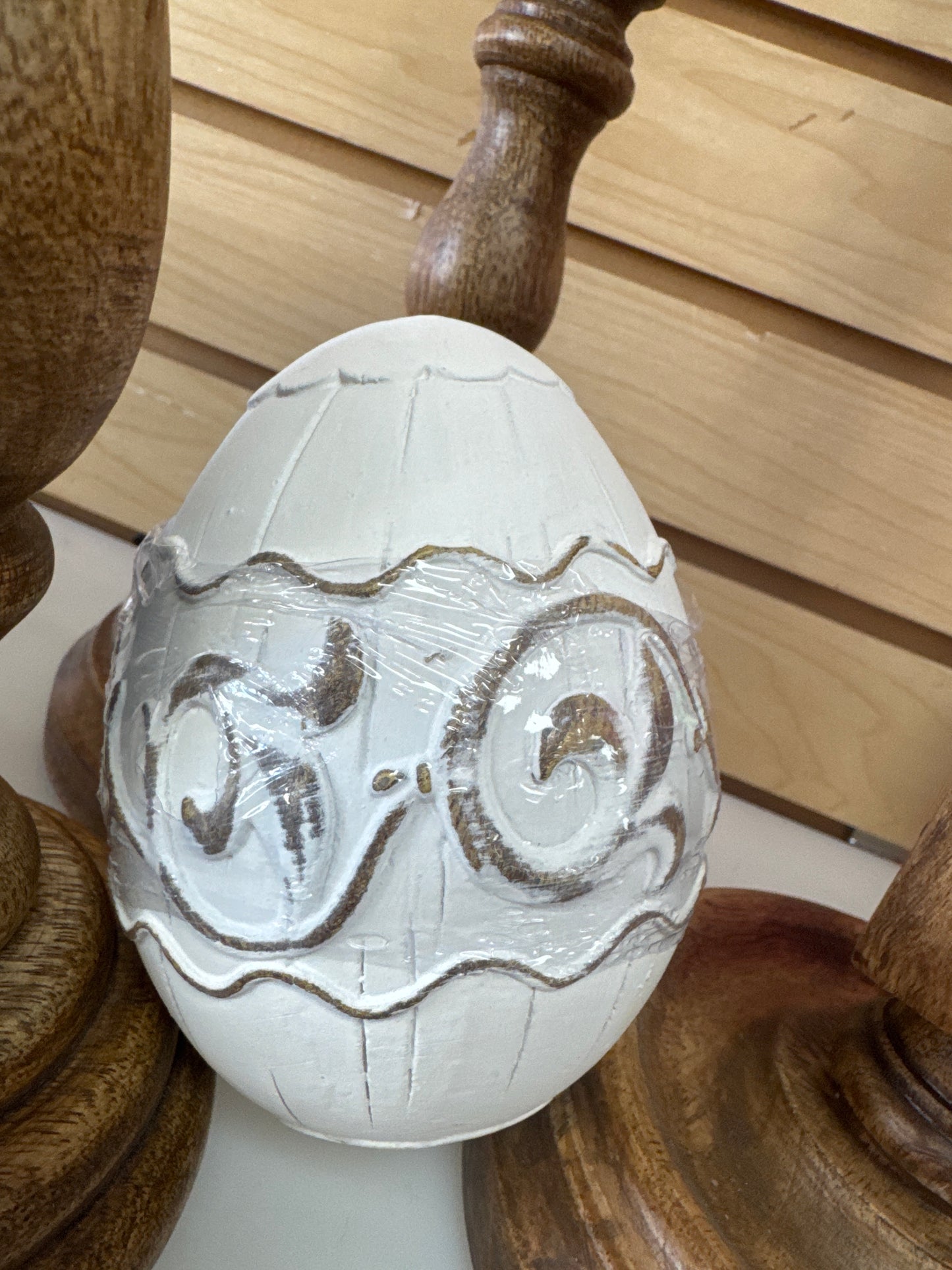 RESIN 'WOOD CARVED' EASTER EGG 5" 3AS