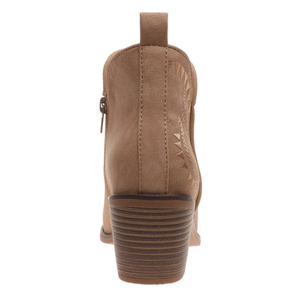 Pierre Dumas Whitney in Camel