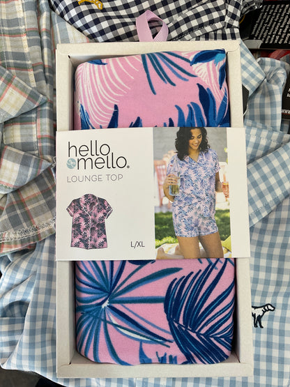 Palm down lounge tops