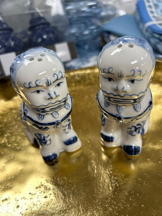 Staffordshire foo dog salt and pepper shaker in blue