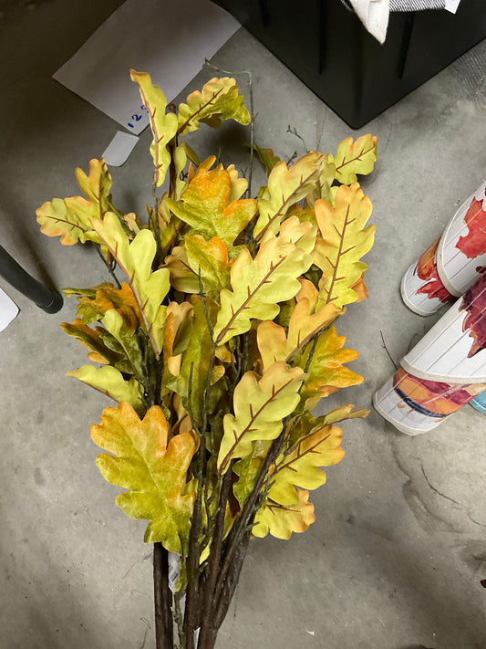 Oak leaf spray