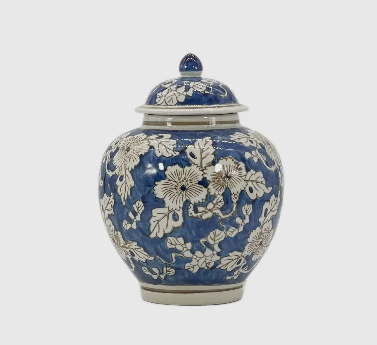 Blue and white ceramic chinoiserie jar