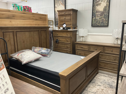 Flynnter bedroom set