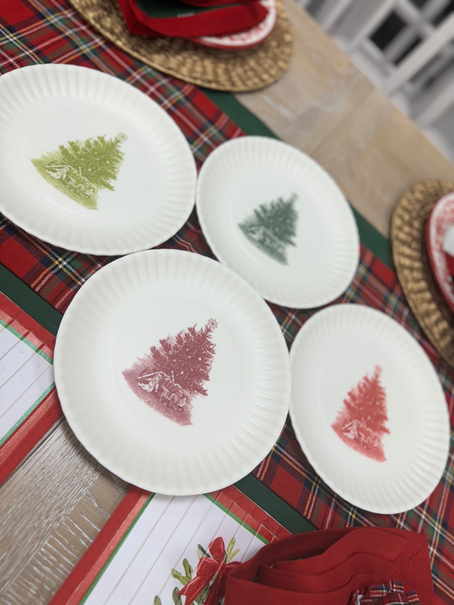 Yuletide melamine paper plate set of 4