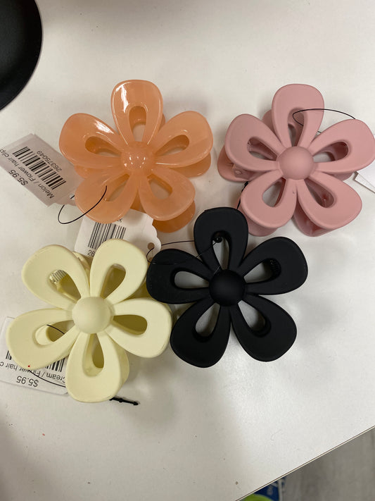 Flower hair clip