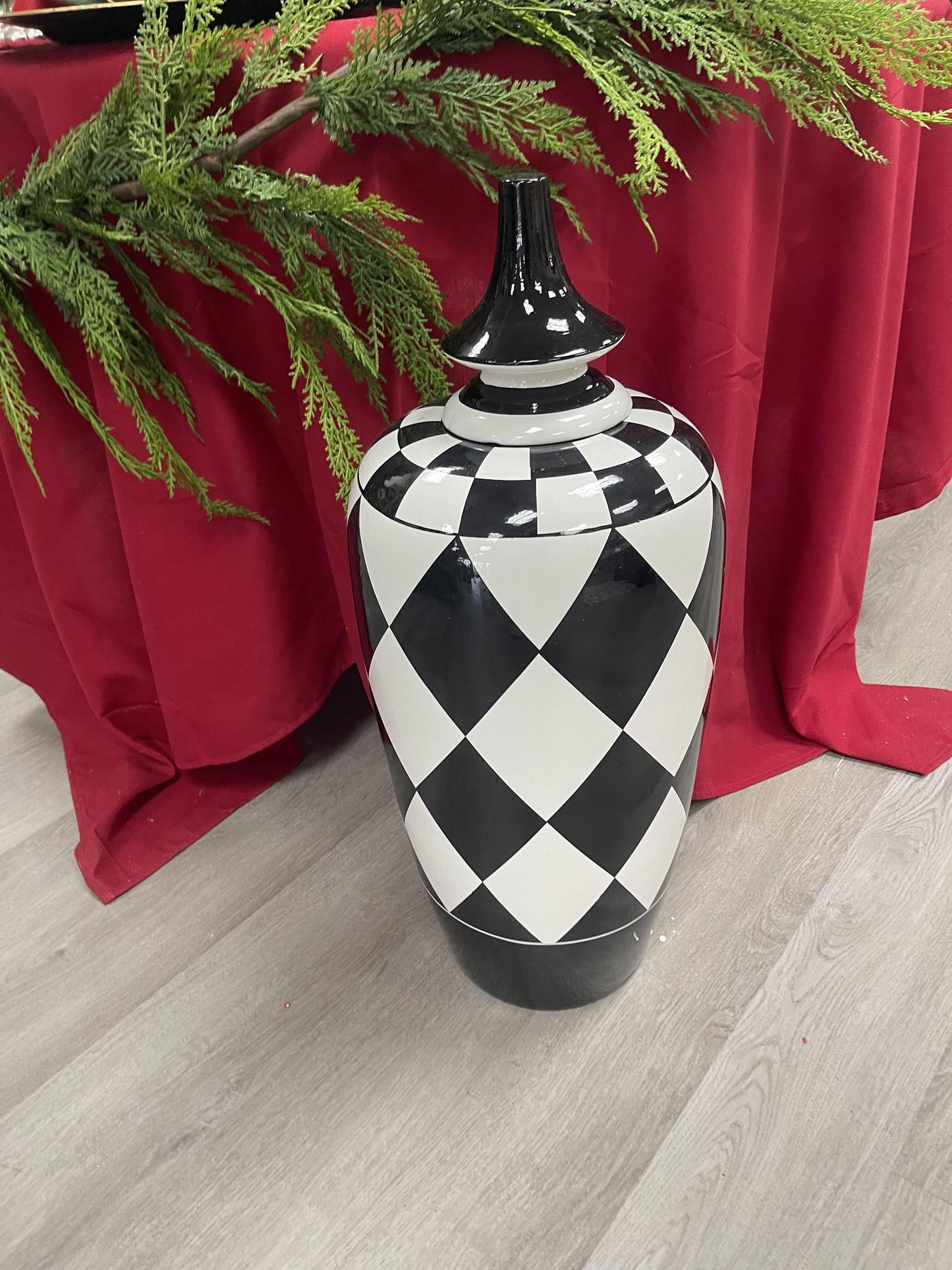 28” harlequin vase with lid