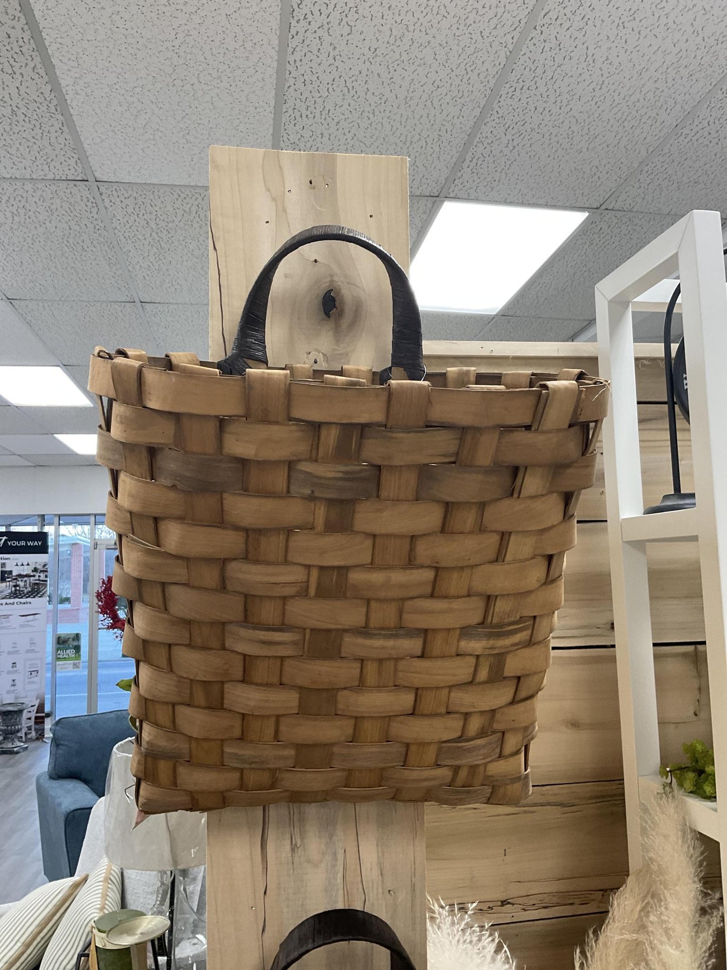 Hanging wood chip basket