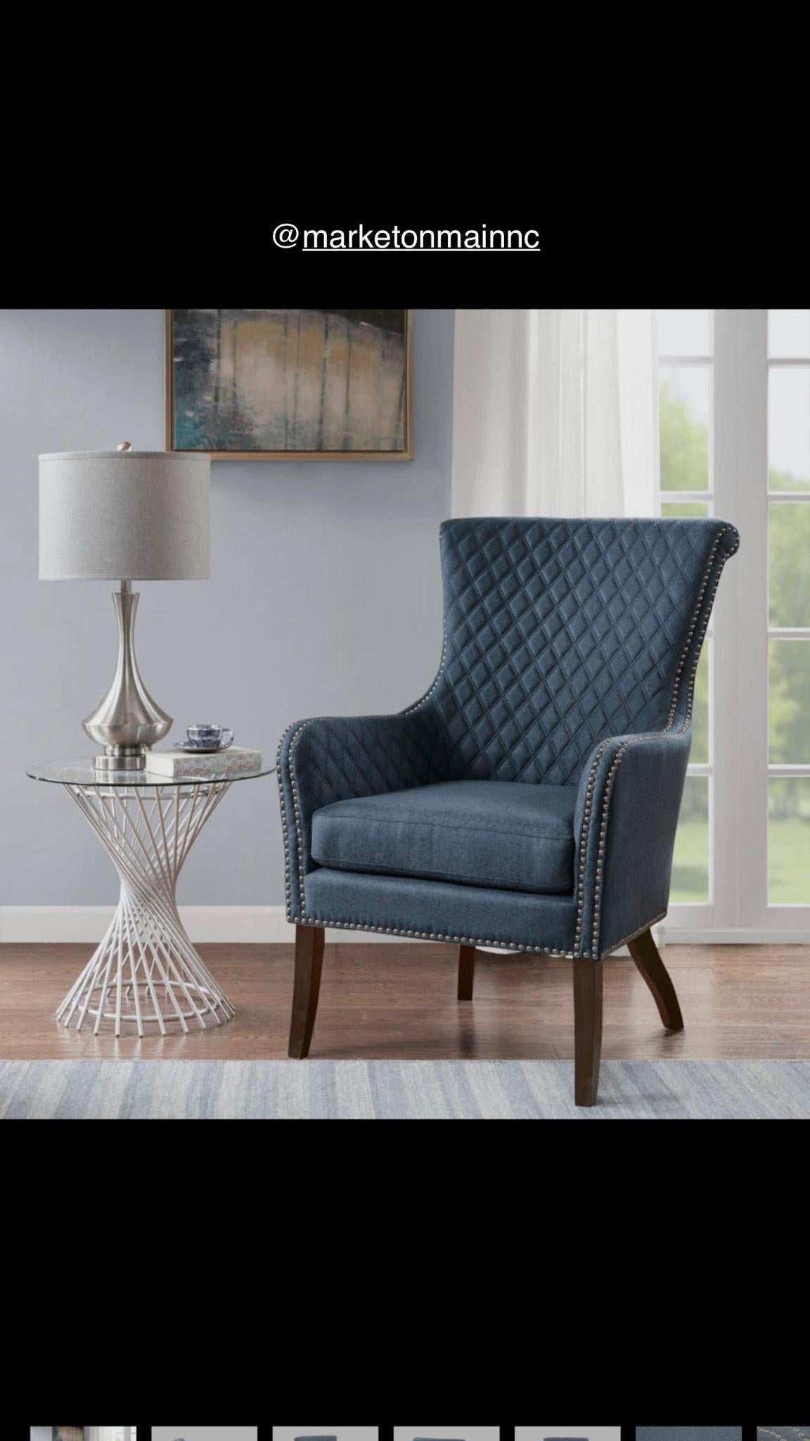 Upholstered accent chair